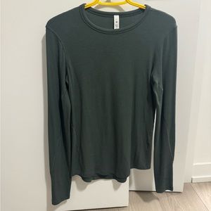 Lululemon “hold tight” long sleeve tops